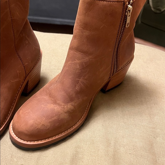 Portland Leather Brown Ankle Boots with Sleek Design - Picture 5 of 6